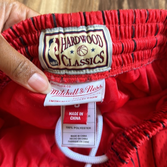 Mitchell & Ness Hardwood Classics Swingman Chicago Bulls Basketball Shorts - Picture 6 of 7
